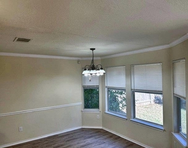 17229 Bushmills Rd - Photo Thumbnail 5
