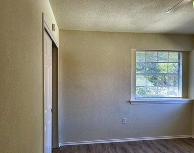 17229 Bushmills Rd - Photo Thumbnail 18