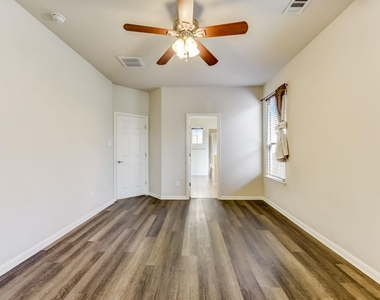 11400 W Parmer Ln - Photo Thumbnail 16