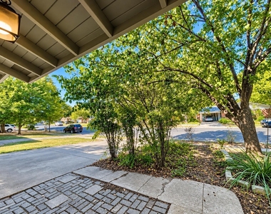 813 Emerald Wood Dr - Photo Thumbnail 2