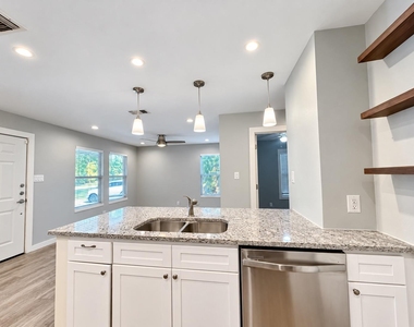 813 Emerald Wood Dr - Photo Thumbnail 13