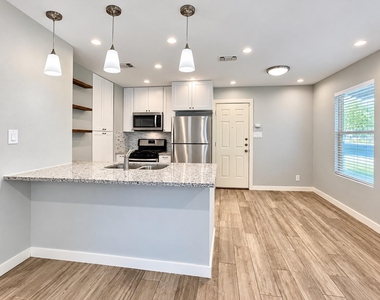 813 Emerald Wood Dr - Photo Thumbnail 9