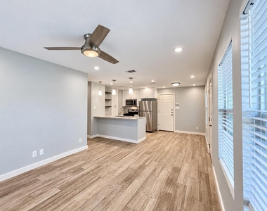 813 Emerald Wood Dr - Photo Thumbnail 4