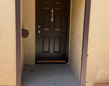 618 Oaks Plantation Drive - Photo Thumbnail 2