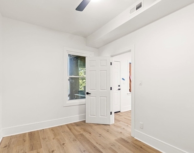 2112 S Drake Avenue - Photo Thumbnail 8