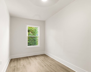 2112 S Drake Avenue - Photo Thumbnail 4