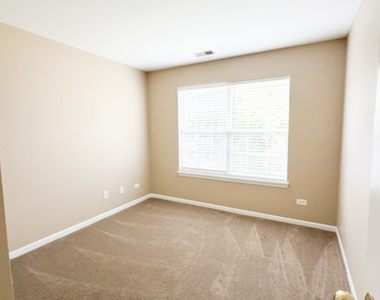 1303 N Red Oak Circle - Photo Thumbnail 10