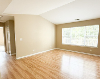 1303 N Red Oak Circle - Photo Thumbnail 2