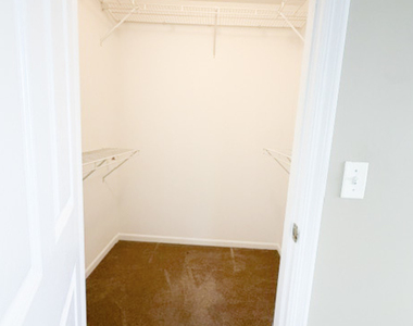 1303 N Red Oak Circle - Photo Thumbnail 13