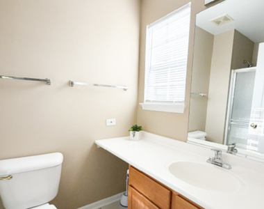 1303 N Red Oak Circle - Photo Thumbnail 9