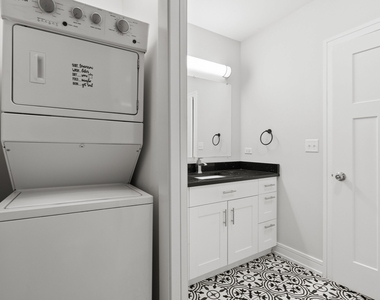 1321 S Lawndale Avenue - Photo Thumbnail 7