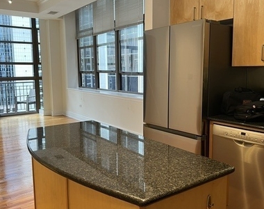 212 W Washington Street W - Photo Thumbnail 10