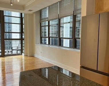 212 W Washington Street W - Photo Thumbnail 2