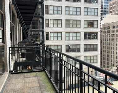 212 W Washington Street W - Photo Thumbnail 9