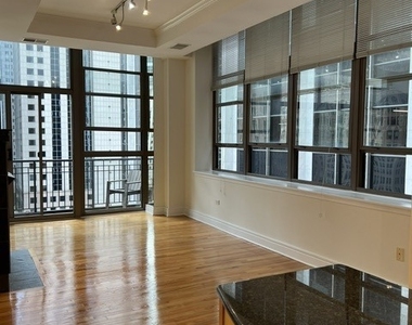 212 W Washington Street W - Photo Thumbnail 13