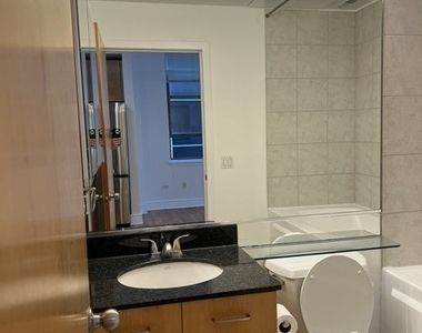 212 W Washington Street W - Photo Thumbnail 5