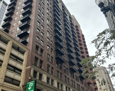 212 W Washington Street W - Photo Thumbnail 17