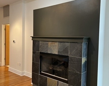 212 W Washington Street W - Photo Thumbnail 16