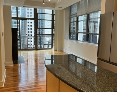 212 W Washington Street W - Photo Thumbnail 4