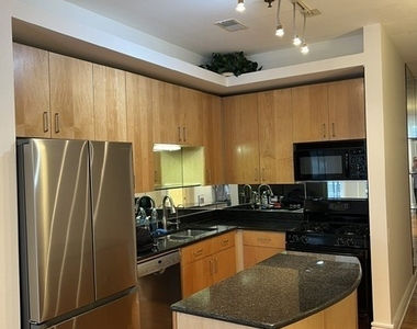 212 W Washington Street W - Photo Thumbnail 1