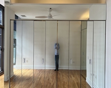 212 W Washington Street W - Photo Thumbnail 8