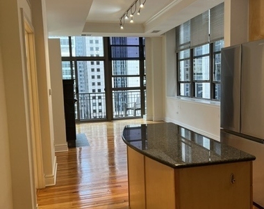 212 W Washington Street W - Photo Thumbnail 15