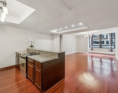 680 N Lake Shore Drive - Photo Thumbnail 3