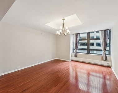 680 N Lake Shore Drive - Photo Thumbnail 7