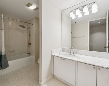 680 N Lake Shore Drive - Photo Thumbnail 9