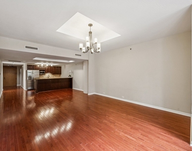 680 N Lake Shore Drive - Photo Thumbnail 2