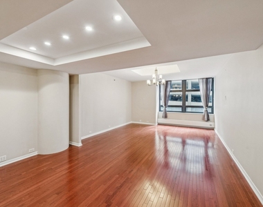 680 N Lake Shore Drive - Photo Thumbnail 4