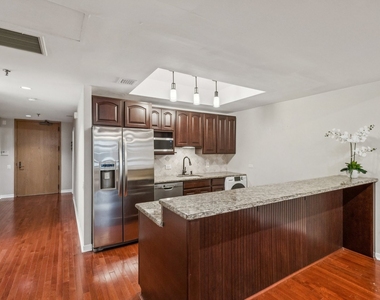 680 N Lake Shore Drive - Photo Thumbnail 6
