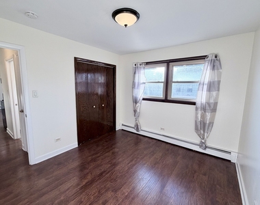 2231 Prairie Street - Photo Thumbnail 4