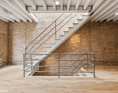 2156 W Hubbard Street - Photo Thumbnail 4
