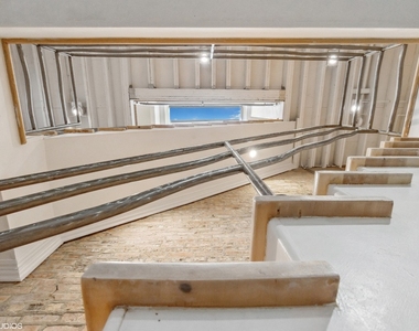 2156 W Hubbard Street - Photo Thumbnail 2