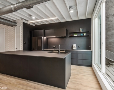 2156 W Hubbard Street - Photo Thumbnail 8