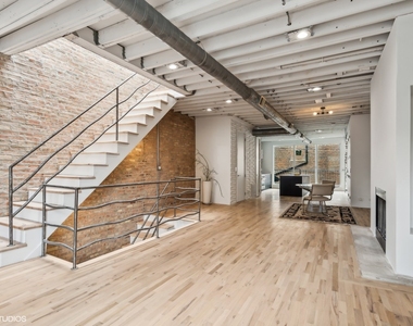 2156 W Hubbard Street - Photo Thumbnail 3