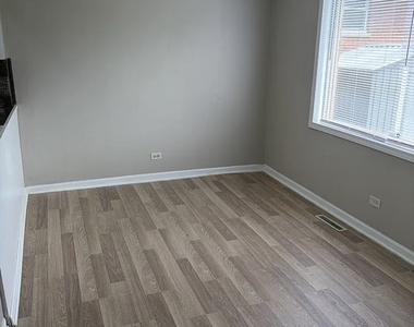 11545 S Loomis Street - Photo Thumbnail 5