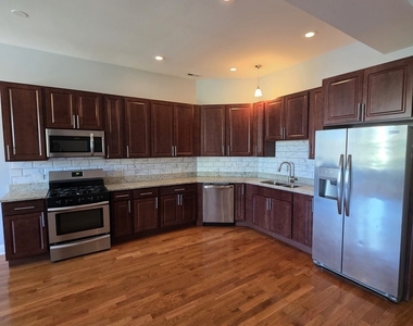 517 E 46th Place - Photo Thumbnail 5