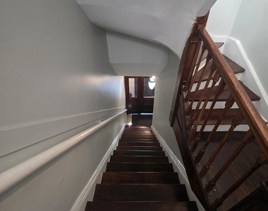 517 E 46th Place - Photo Thumbnail 2