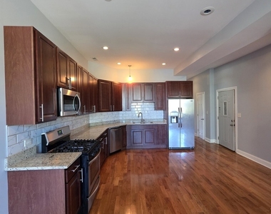 517 E 46th Place - Photo Thumbnail 6