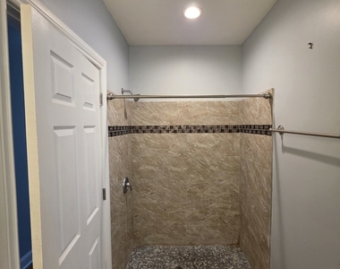 517 E 46th Place - Photo Thumbnail 12