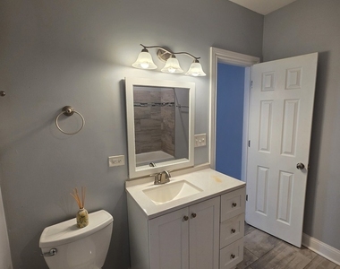 517 E 46th Place - Photo Thumbnail 16