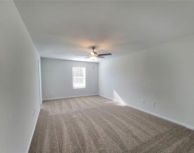 612 W Vincent Drive - Photo Thumbnail 5