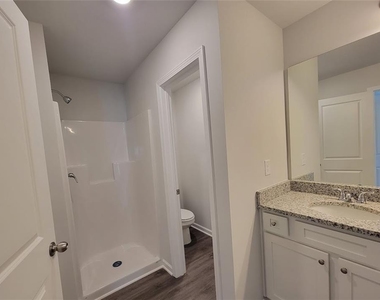 612 W Vincent Drive - Photo Thumbnail 7