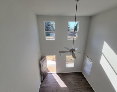 612 W Vincent Drive - Photo Thumbnail 1