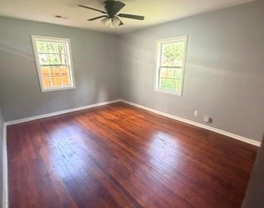 2811 Glenwood Avenue Se - Photo Thumbnail 7