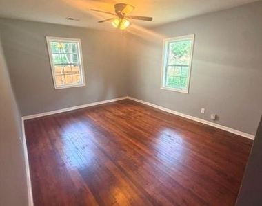 2811 Glenwood Avenue Se - Photo Thumbnail 8