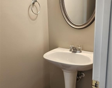 606 Market Place Lane - Photo Thumbnail 10