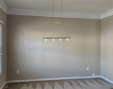 606 Market Place Lane - Photo Thumbnail 9
